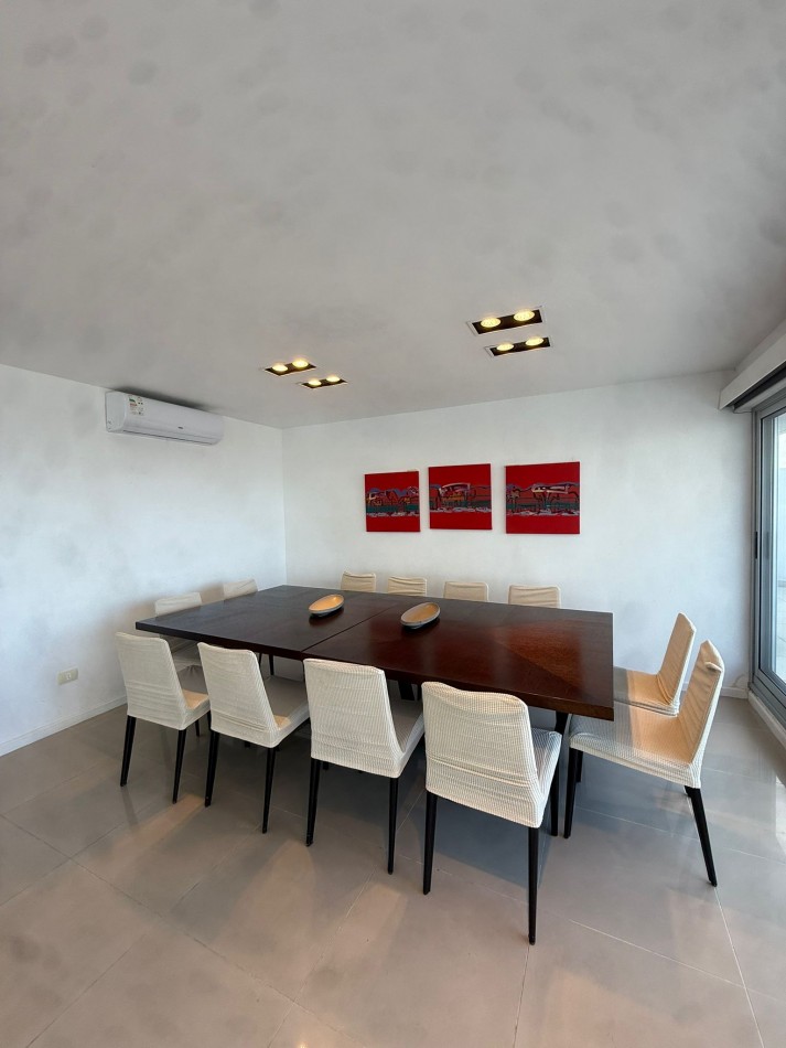 Penthouse 3 suites y servicios. Brava Parada 10