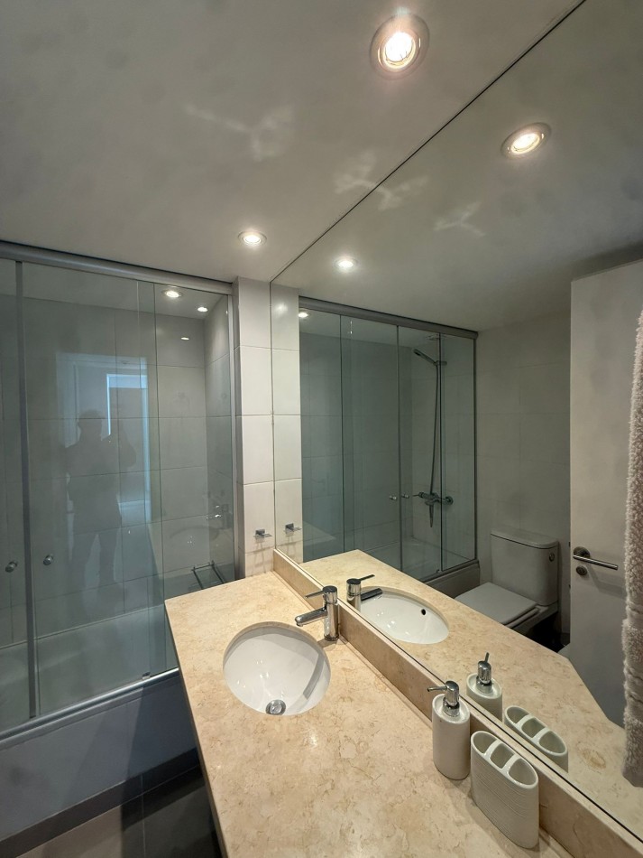 Penthouse 3 suites y servicios. Brava Parada 10