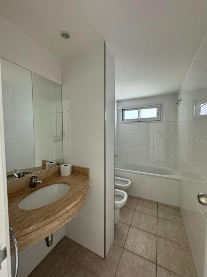 Avenida Chiverta.  3 dormitorios, full amenities y terraza con vistas