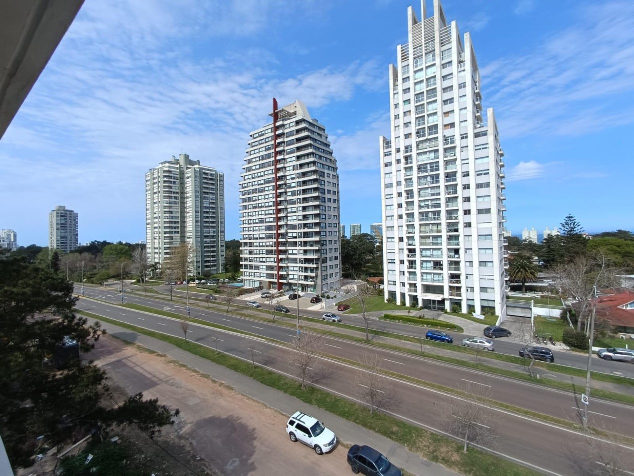 APARTAMENTO DE 3 DORMITORIOS A ESTRENAR SOBRE AV. ROOSEVELT. FINANCIACION.