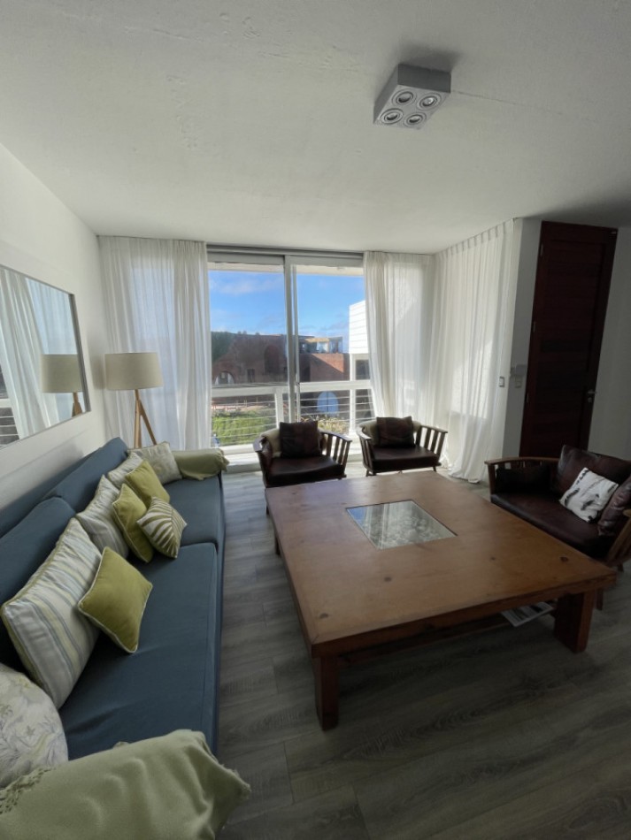 MANANTIALES.  Penthouse 3 dormitorios con amplia terraza vista al mar