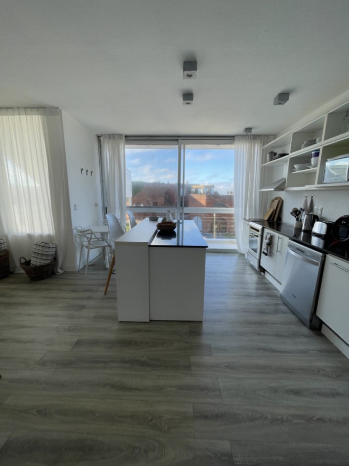 MANANTIALES.  Penthouse 3 dormitorios con amplia terraza vista al mar