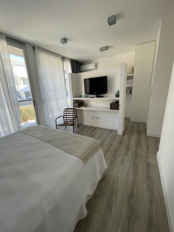 MANANTIALES.  Penthouse 3 dormitorios con amplia terraza vista al mar