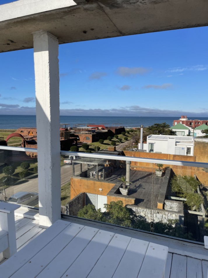 MANANTIALES.  Penthouse 3 dormitorios con amplia terraza vista al mar