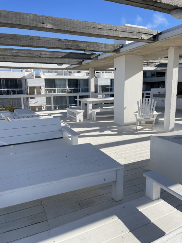 MANANTIALES.  Penthouse 3 dormitorios con amplia terraza vista al mar