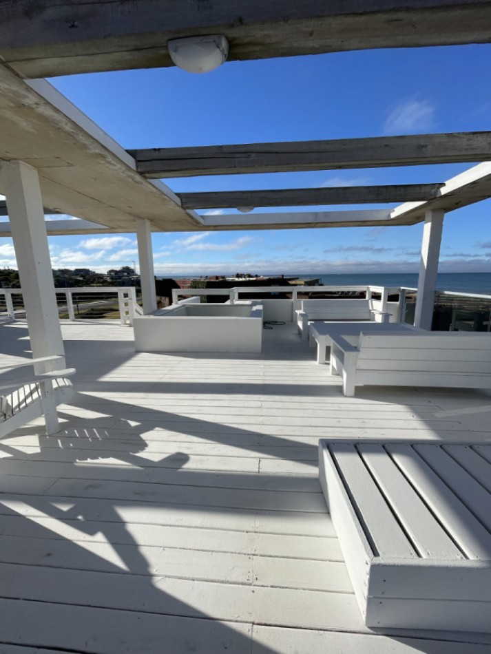 MANANTIALES.  Penthouse 3 dormitorios con amplia terraza vista al mar