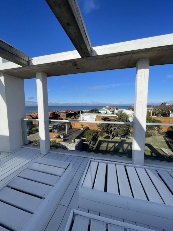 MANANTIALES.  Penthouse 3 dormitorios con amplia terraza vista al mar
