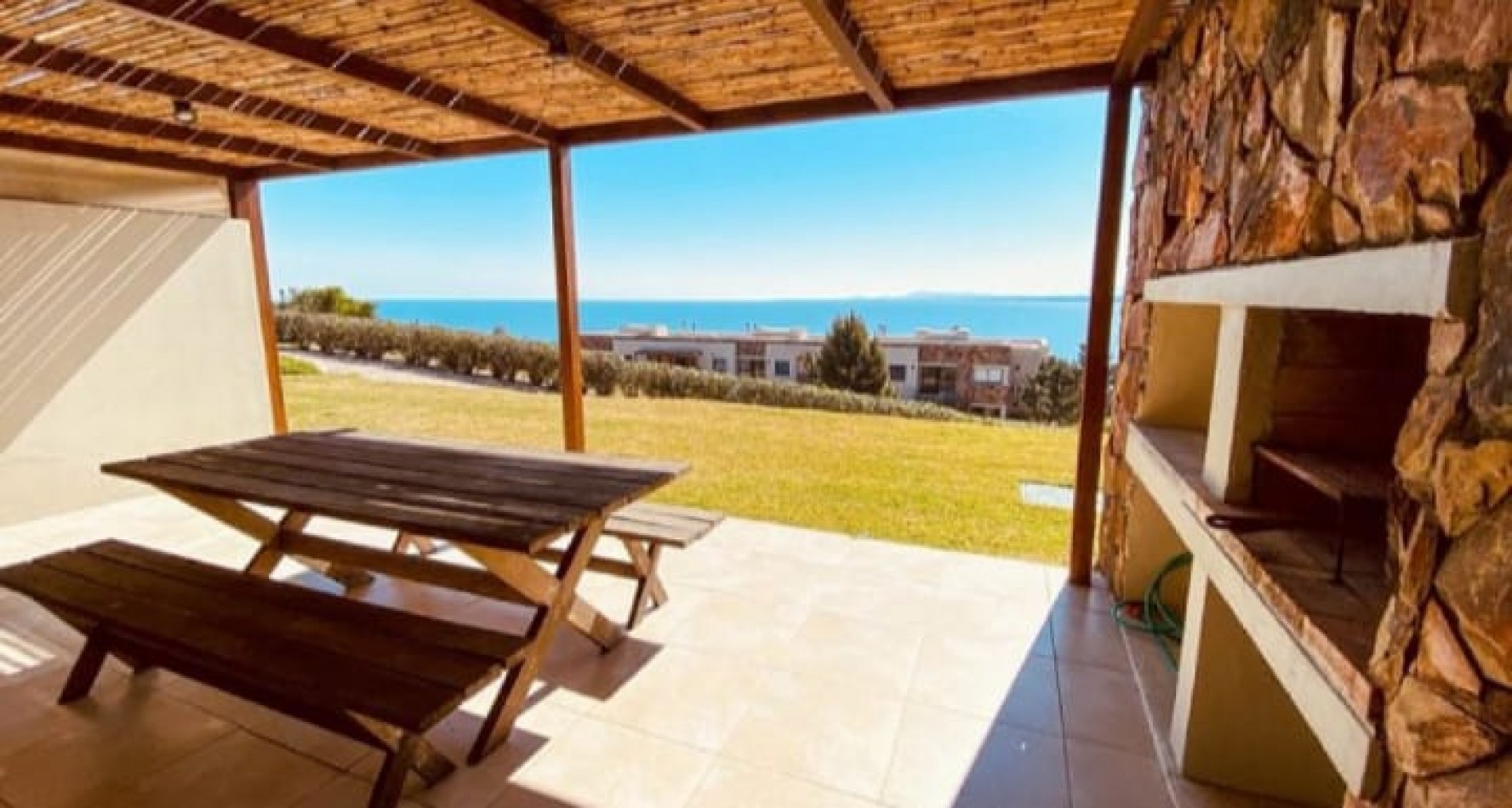 QUARTIER PUNTA BALLENA. 1 dormitorio vista al mar con parrillero