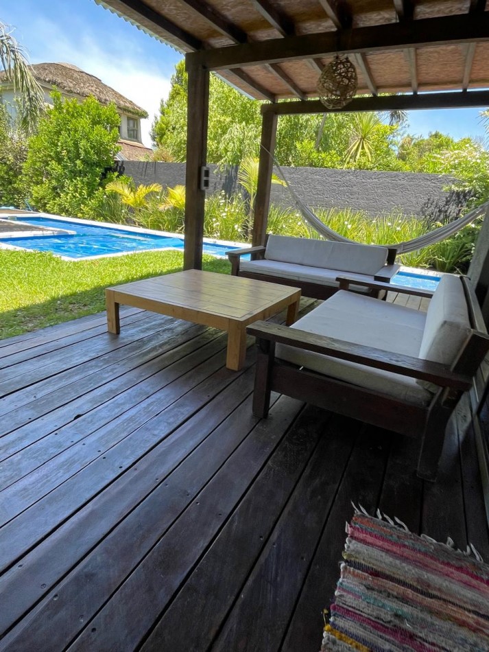 MANANTIALES. Casa de 3 dormitorios y piscina