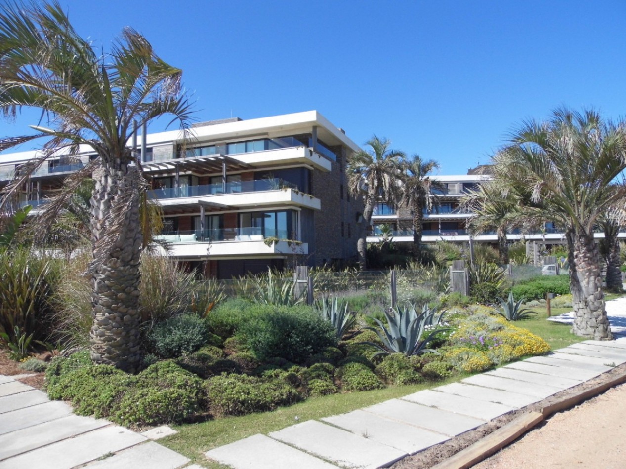 SELENZA. Apartamento de 3 dormitorios con piscina privada