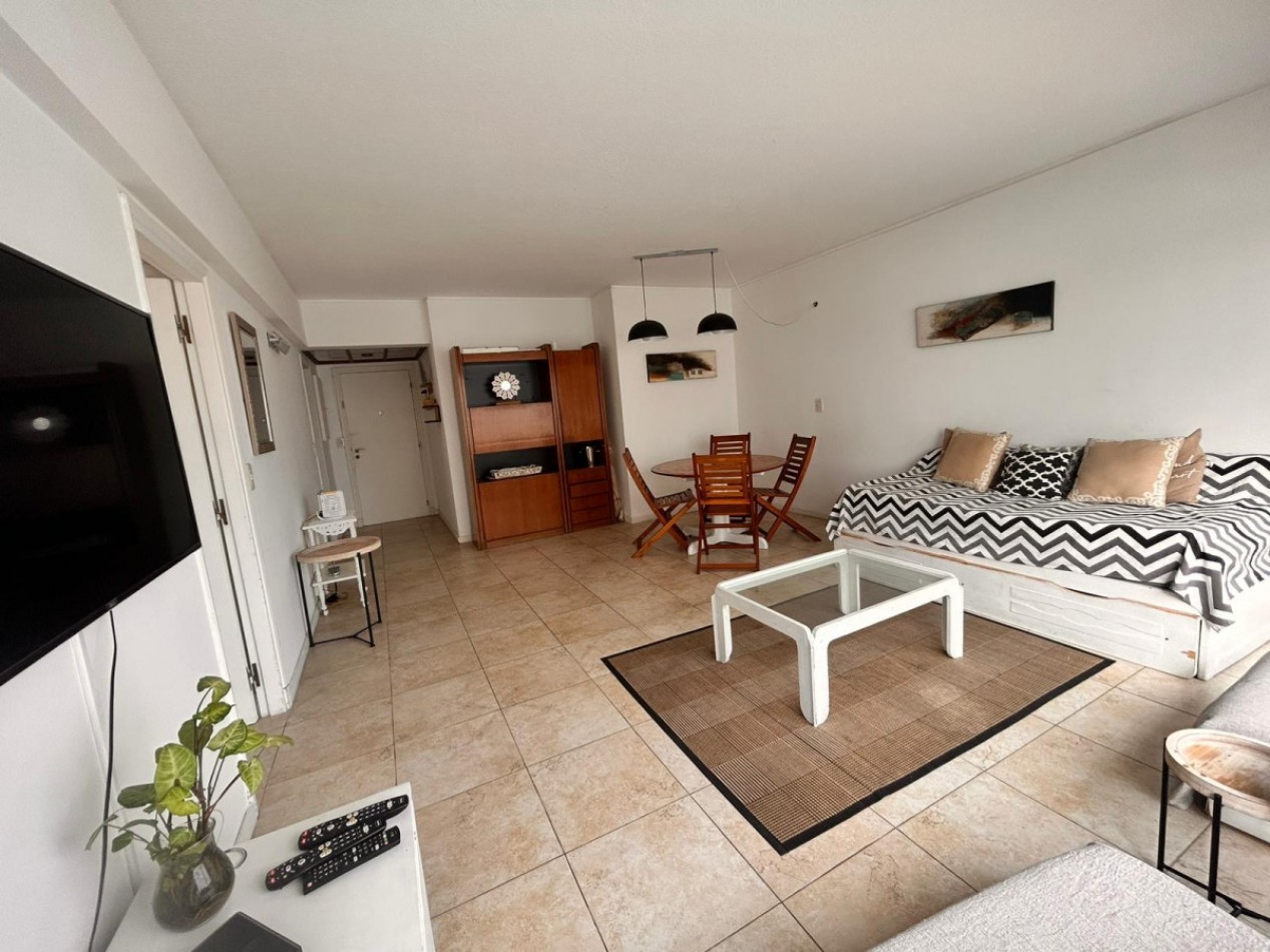 Playa Brava , apartamento de dos dormitorios a metros del mar