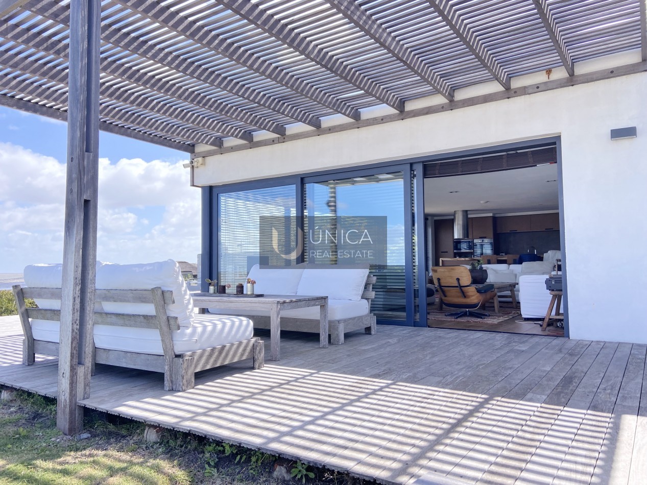MANANTIALES. 4 suites y piscina
