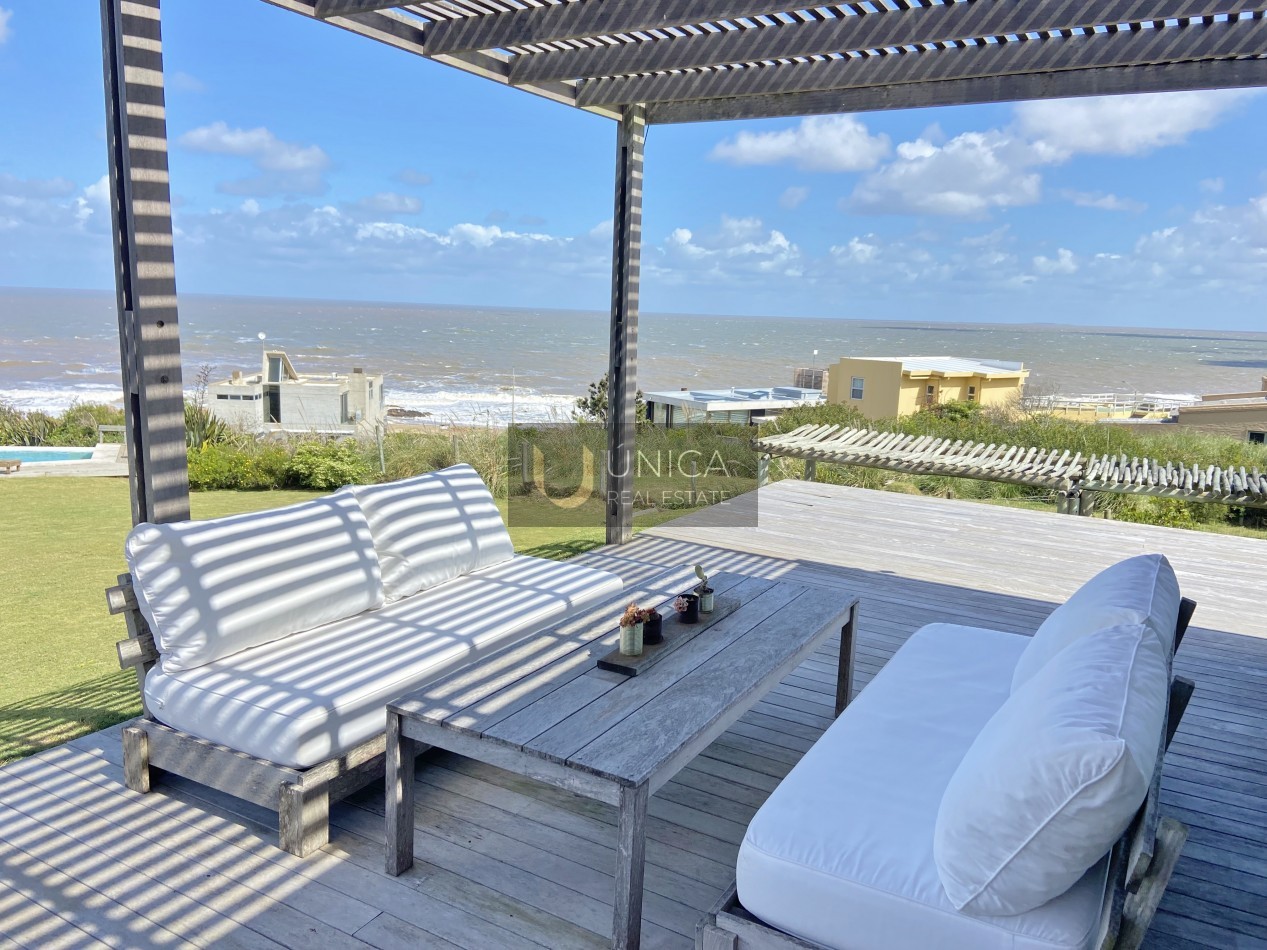 MANANTIALES. 4 suites y piscina