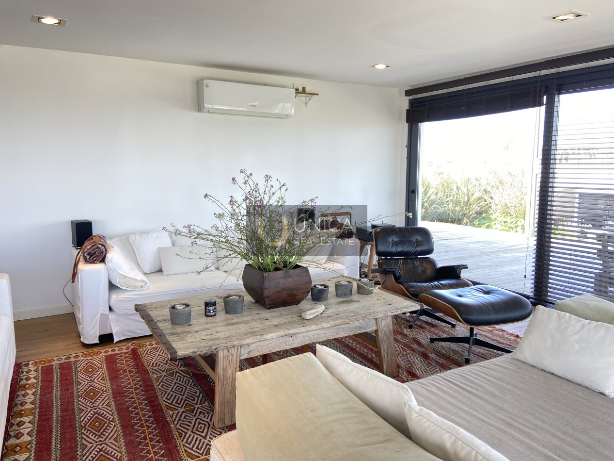 MANANTIALES. 4 suites y piscina