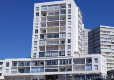 Playa Brava , apartamento de dos dormitorios a metros del mar