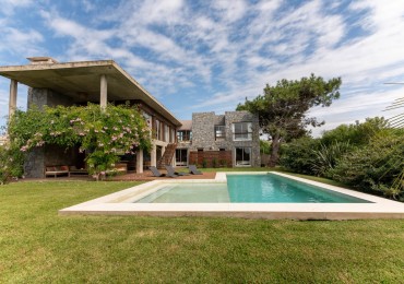 Jose Ignacio. 5 dormitorios y servicios