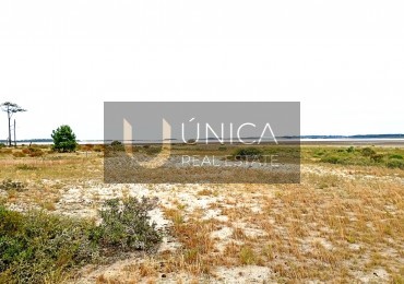 El Caracol. Laguna Garzon. Terreno de 2300 m2 Primera fila. Apto construccion