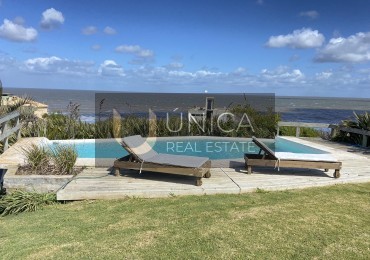 MANANTIALES. 4 suites y piscina