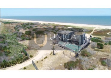 Casa sobre la playa. 6 dormitorios. Santa Monica